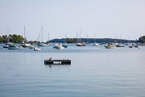 'heron Cottage' on Casco Bay w/ Deck & Boat Dock!