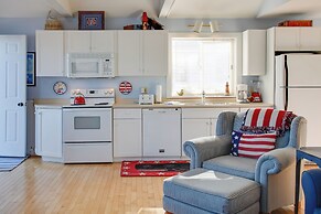 'heron Cottage' on Casco Bay w/ Deck & Boat Dock!