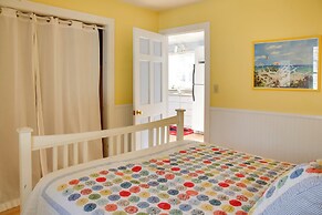 'heron Cottage' on Casco Bay w/ Deck & Boat Dock!