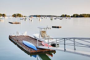 'heron Cottage' on Casco Bay w/ Deck & Boat Dock!