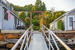 'heron Cottage' on Casco Bay w/ Deck & Boat Dock!