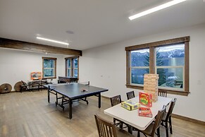 Dazzling Cle Elum Home w/ Game Room & Fire Pit!