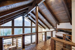 Dazzling Cle Elum Home w/ Game Room & Fire Pit!