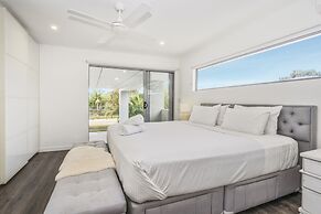 Essence House - 4 Bedroom Holiday Home