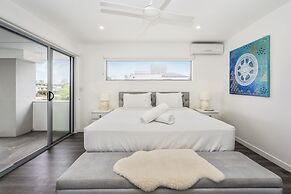 Essence House - 4 Bedroom Holiday Home