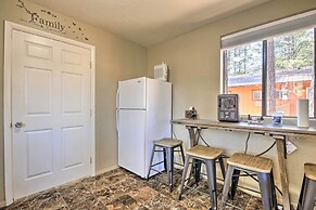 Hot Tub Hideaway in Pinetop: Bring Your Pet!