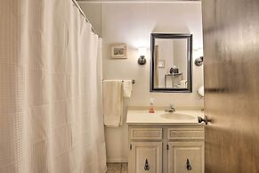 Hot Tub Hideaway in Pinetop: Bring Your Pet!