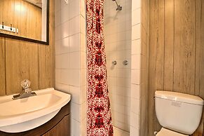 Hot Tub Hideaway in Pinetop: Bring Your Pet!