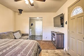 Hot Tub Hideaway in Pinetop: Bring Your Pet!