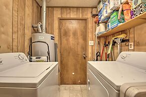 Hot Tub Hideaway in Pinetop: Bring Your Pet!