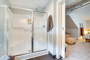 Bright & Sunny Getaway w/ Bikes: 1 Mi to Esu!