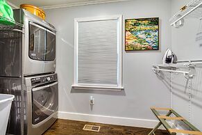 Bright & Sunny Getaway w/ Bikes: 1 Mi to Esu!