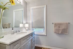 Bright & Sunny Getaway w/ Bikes: 1 Mi to Esu!