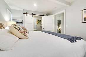 Bright & Sunny Getaway w/ Bikes: 1 Mi to Esu!