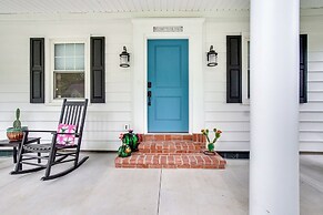 Bright & Sunny Getaway w/ Bikes: 1 Mi to Esu!