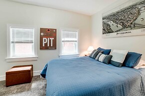Walk to Walnut St: Pet-friendly Pittsburgh Home!