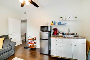 Walk to Walnut St: Pet-friendly Pittsburgh Home!