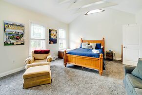 Walk to Walnut St: Pet-friendly Pittsburgh Home!