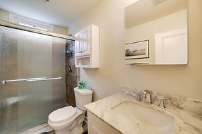 Walk to Walnut St: Pet-friendly Pittsburgh Home!