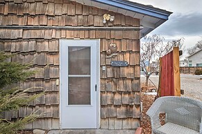 Quaint & Cozy Cottage: 3 Mi to Palisade Wineries!