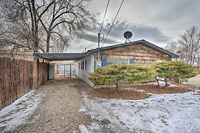 Quaint & Cozy Cottage: 3 Mi to Palisade Wineries!