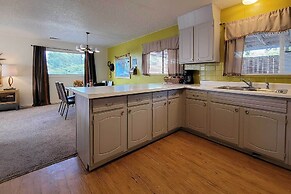 Quaint & Cozy Cottage: 3 Mi to Palisade Wineries!