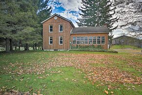 Vintage Farmhouse ~ 2 1/2 Mi to Mount Pleasant Ski