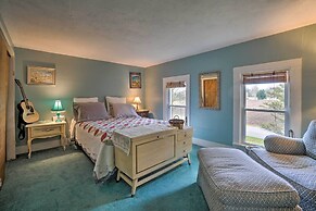 Vintage Farmhouse ~ 2 1/2 Mi to Mount Pleasant Ski
