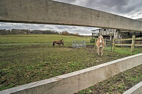 Vintage Farmhouse ~ 2 1/2 Mi to Mount Pleasant Ski
