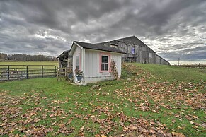 Vintage Farmhouse ~ 2 1/2 Mi to Mount Pleasant Ski