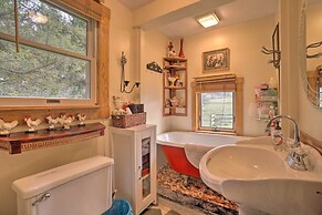 Vintage Farmhouse ~ 2 1/2 Mi to Mount Pleasant Ski