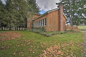 Vintage Farmhouse ~ 2 1/2 Mi to Mount Pleasant Ski