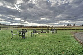 Vintage Farmhouse ~ 2 1/2 Mi to Mount Pleasant Ski