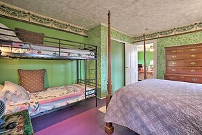 Vintage Farmhouse ~ 2 1/2 Mi to Mount Pleasant Ski