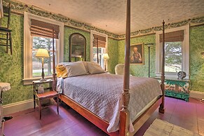 Vintage Farmhouse ~ 2 1/2 Mi to Mount Pleasant Ski