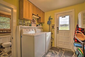 Vintage Farmhouse ~ 2 1/2 Mi to Mount Pleasant Ski