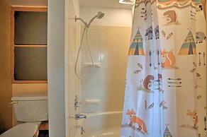 Vintage Farmhouse ~ 2 1/2 Mi to Mount Pleasant Ski