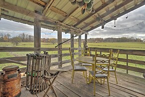 Vintage Farmhouse ~ 2 1/2 Mi to Mount Pleasant Ski