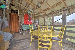 Vintage Farmhouse ~ 2 1/2 Mi to Mount Pleasant Ski