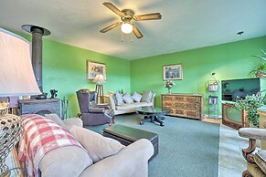 Vintage Farmhouse ~ 2 1/2 Mi to Mount Pleasant Ski