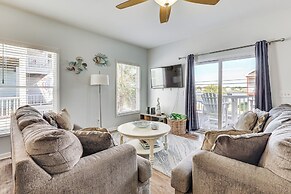 Carolina Beach Condo With Deck: Steps to Shore!