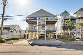 Carolina Beach Condo With Deck: Steps to Shore!