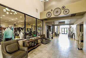 Sunny Palm Desert Home - Swim, Golf & Relax!