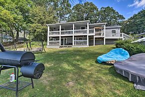 Cozy Lakefront Lapeer House w/ 2 Paddle Boats!