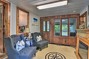 Cozy Lakefront Lapeer House w/ 2 Paddle Boats!