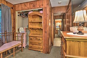 Cozy Lakefront Lapeer House w/ 2 Paddle Boats!