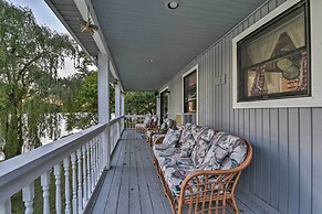 Cozy Lakefront Lapeer House w/ 2 Paddle Boats!