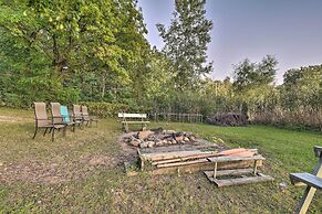 Cozy Lakefront Lapeer House w/ 2 Paddle Boats!