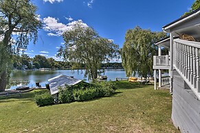 Cozy Lakefront Lapeer House w/ 2 Paddle Boats!