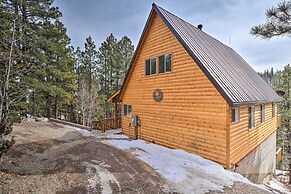 Pet-friendly Duck Creek Village Cabin w/ Fire Pit!